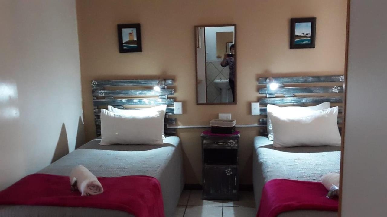 Tehillah Guesthouse Upington Extérieur photo