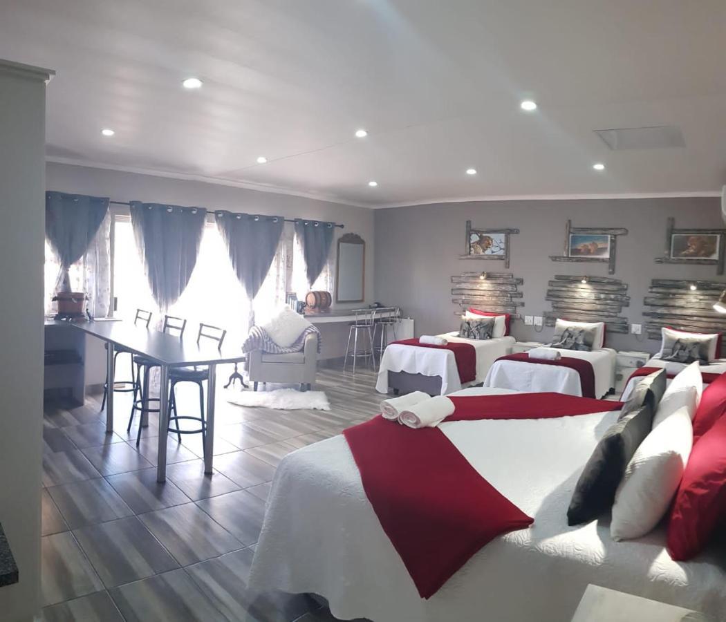 Tehillah Guesthouse Upington Extérieur photo