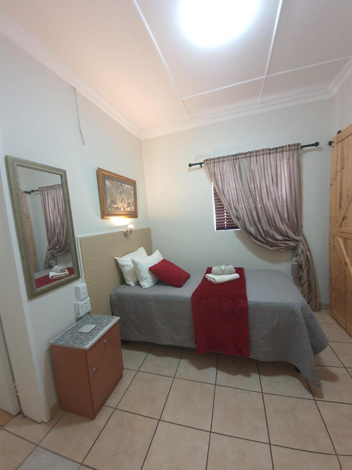 Tehillah Guesthouse Upington Extérieur photo