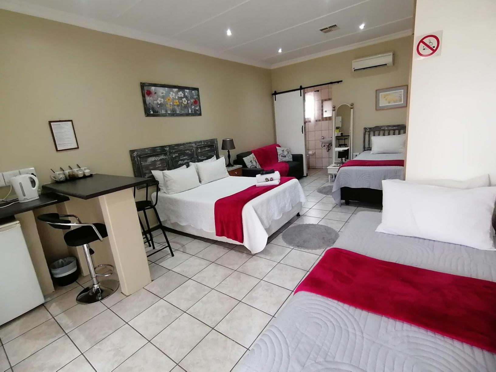 Tehillah Guesthouse Upington Extérieur photo